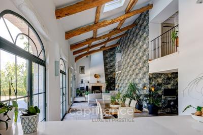 Demeure - 352 m² - 10 pièces