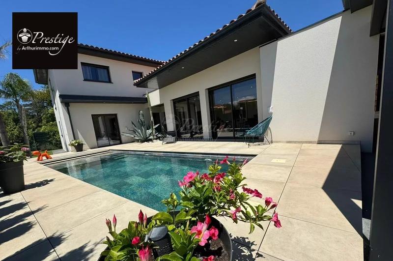 Maison - 186 m² - 5 pièces