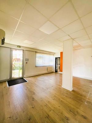 Local commercial - 93 m² - 3 pièces