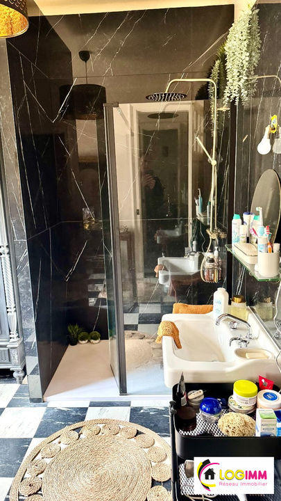 Maison - 255 m² - 8 pièces