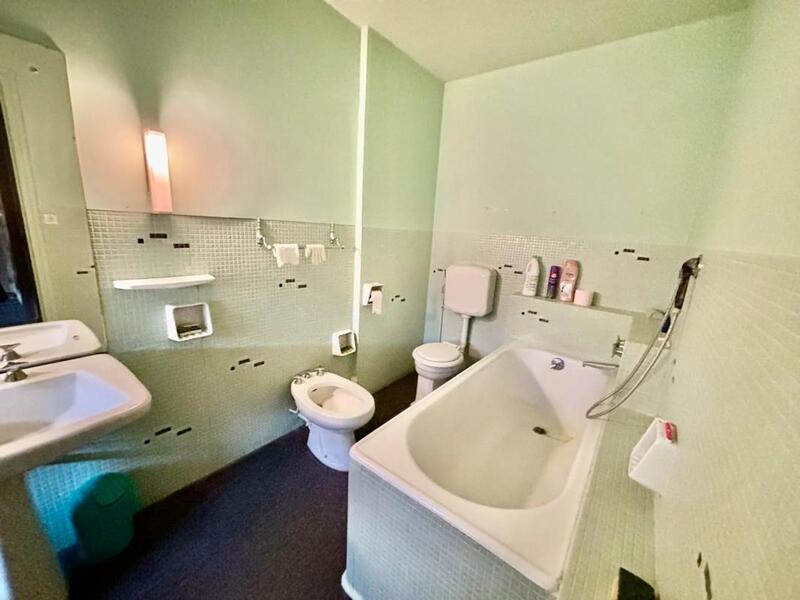 Maison - 303 m² - 12 pièces