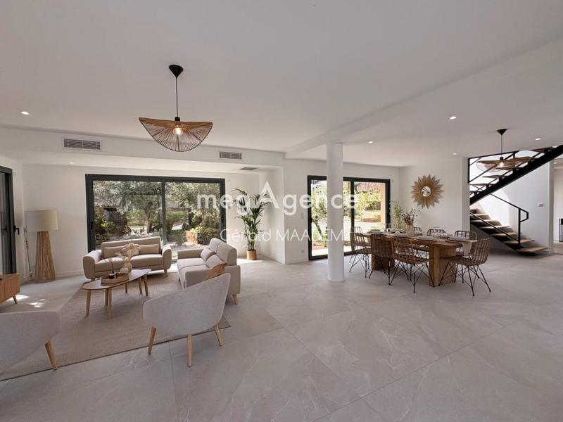 Villa - 243 m² - 7 pièces