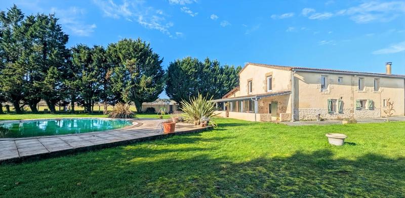 Propriété - 252 m² - 7 pièces