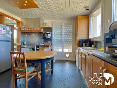 Maison - 210 m² - 10 pièces