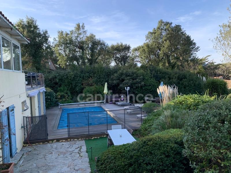 Mas - 374 m² - 15 pièces