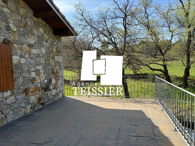 Maison - 217 m² - 9 pièces