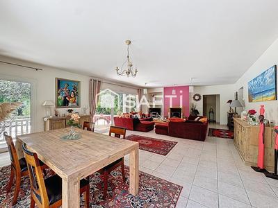 Maison - 205 m² - 6 pièces