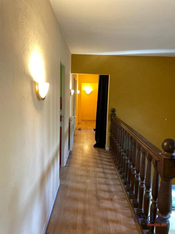 Maison - 230 m² - 8 pièces