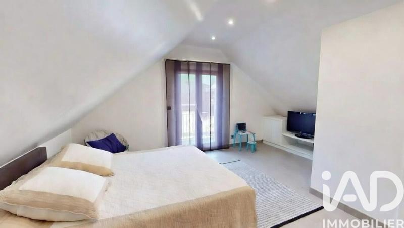 Maison - 236 m² - 10 pièces