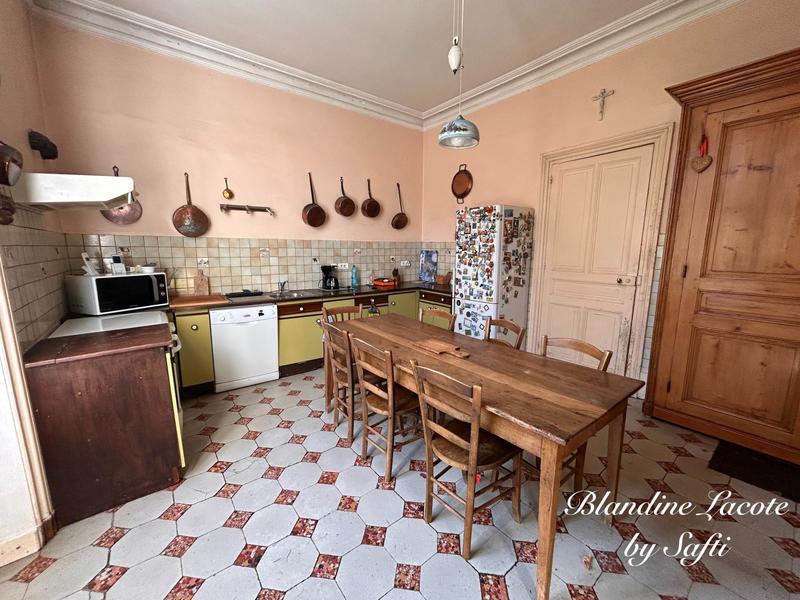 Maison - 296 m² - 12 pièces