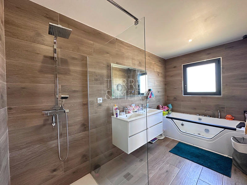 Maison - 170 m² - 5 pièces