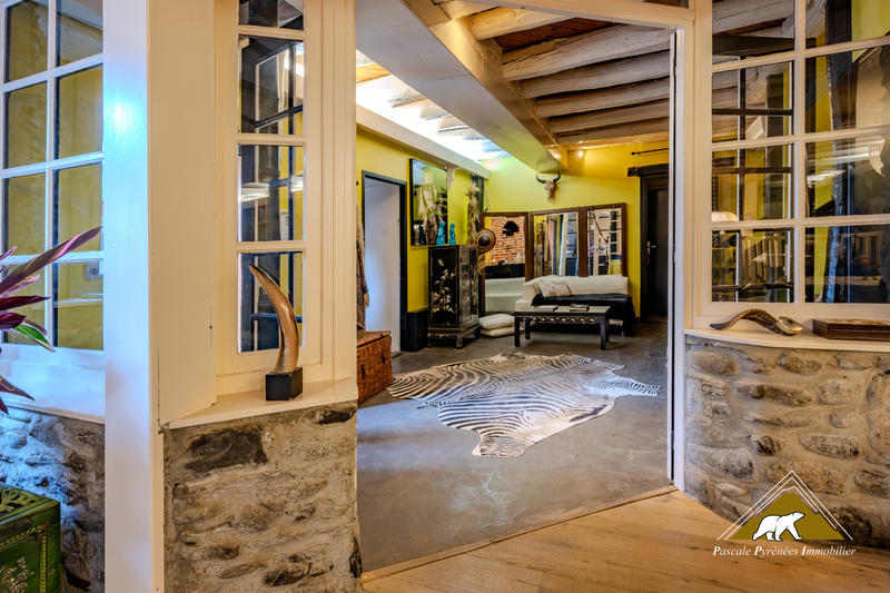 Maison - 600 m² - 12 pièces