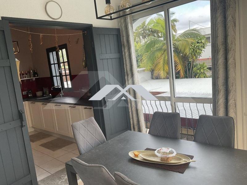 Maison - 330 m² - 8 pièces