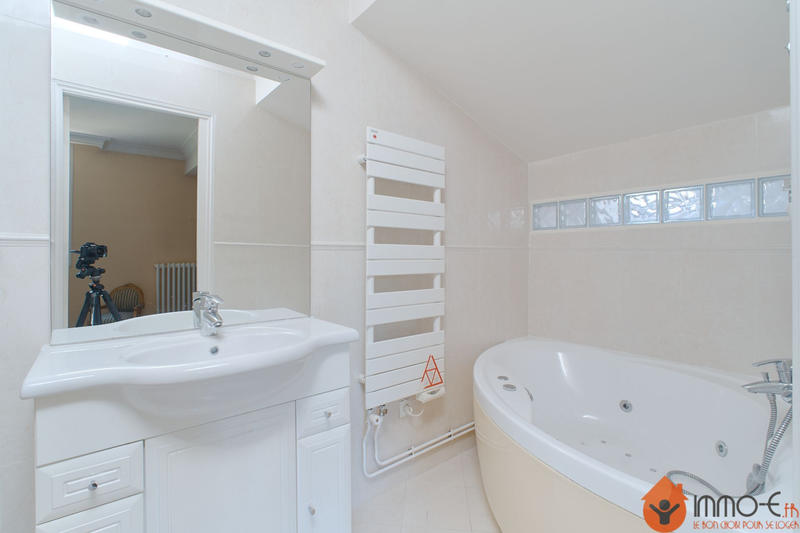 Propriété - 200 m² - 6 pièces