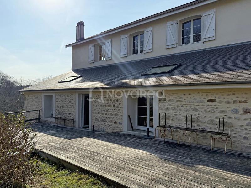 Propriété - 445 m² - 12 pièces