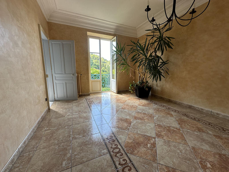 Maison - 263 m² - 8 pièces