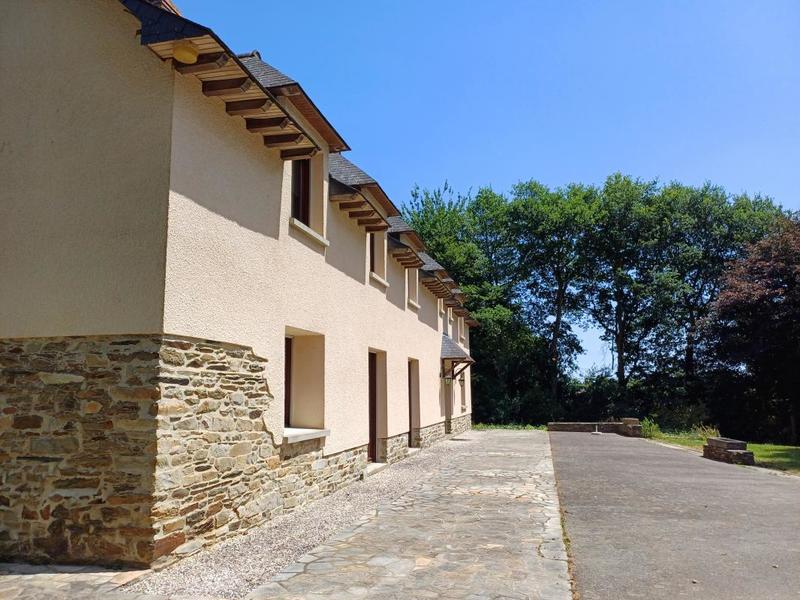 Maison - 250 m² - 7 pièces