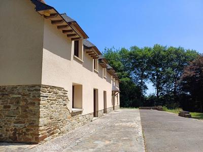 Maison - 250 m² - 7 pièces