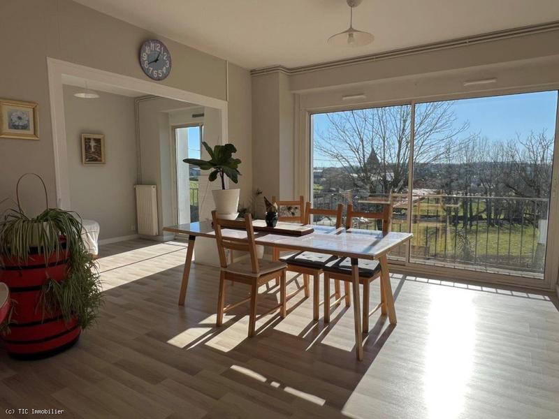 Demeure - 205 m² - 6 pièces