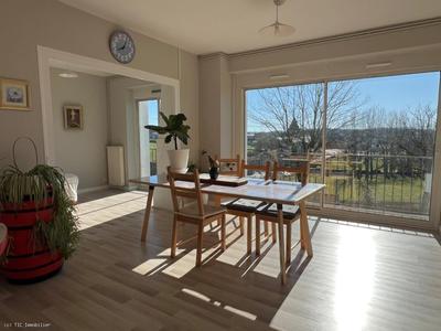 Demeure - 205 m² - 6 pièces