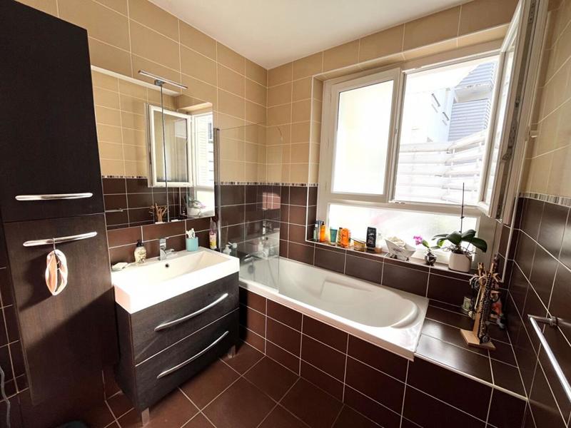 Appartement - 90 m² - 4 pièces