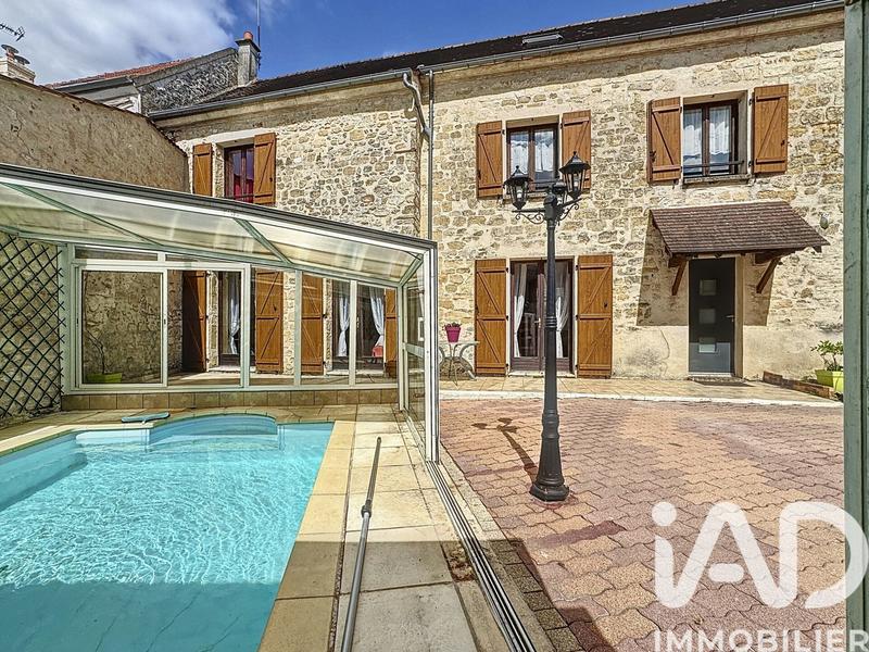 Maison - 246 m² - 9 pièces