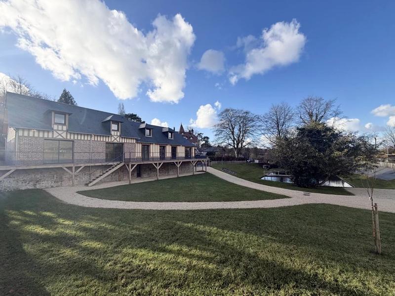 Propriété - 205 m² - 6 pièces