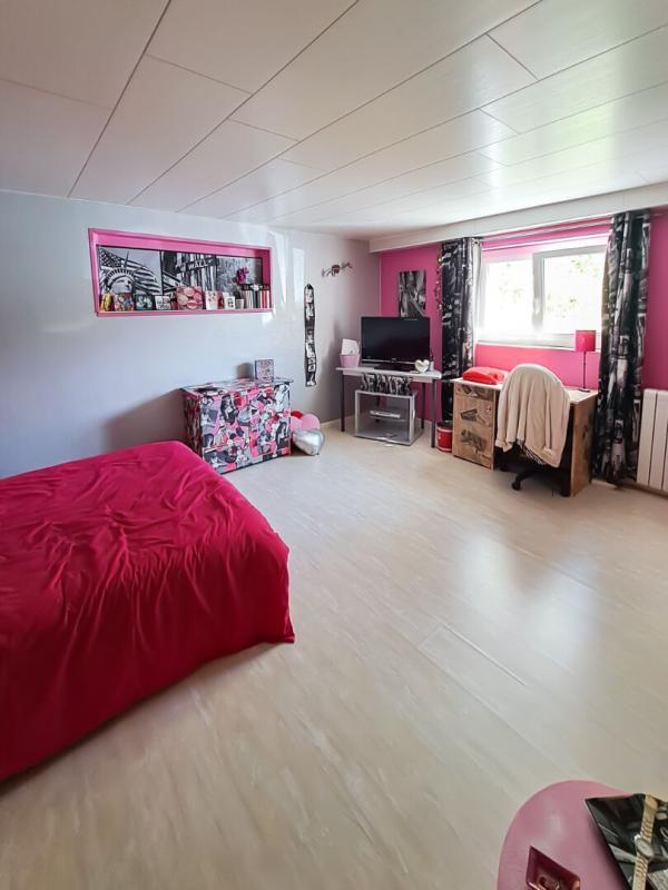 Maison - 222 m² - 8 pièces