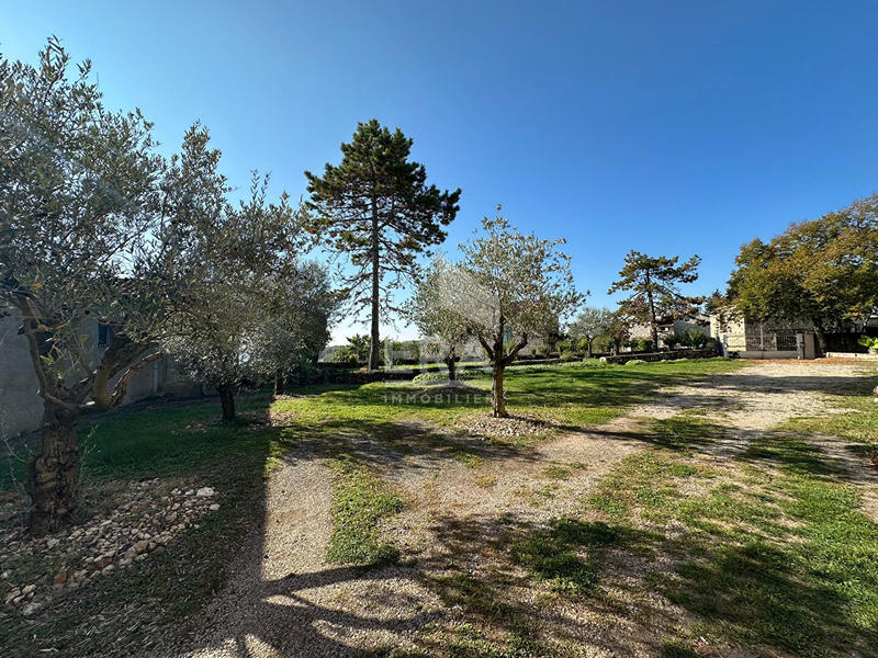 Maison - 329 m² - 6 pièces