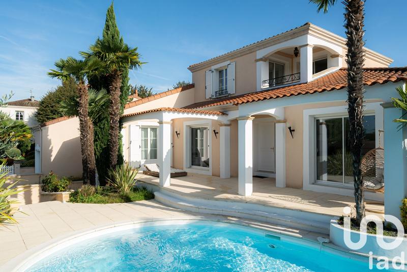 Maison - 252 m² - 8 pièces