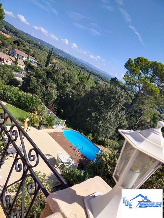 Maison traditionnelle - 240 m² - 7 pièces