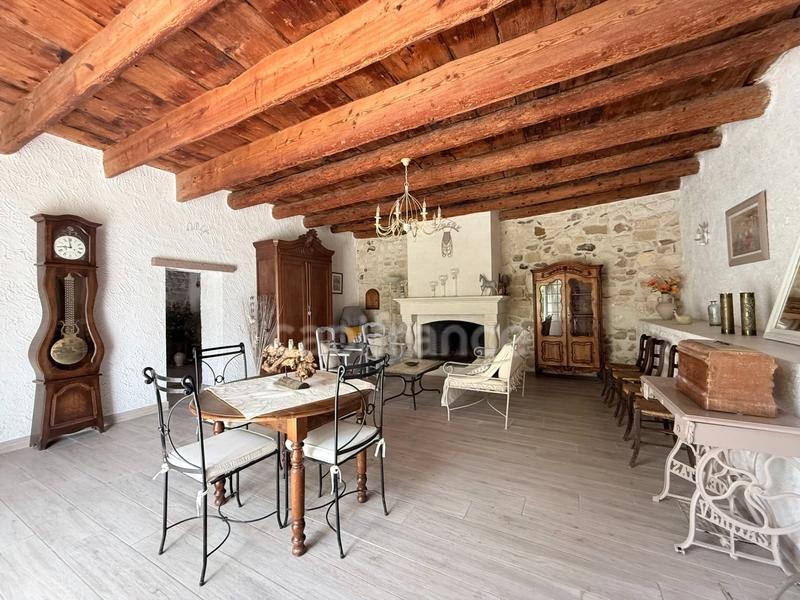 Maison - 329 m² - 11 pièces