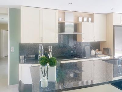 Maison - 370 m² - 8 pièces