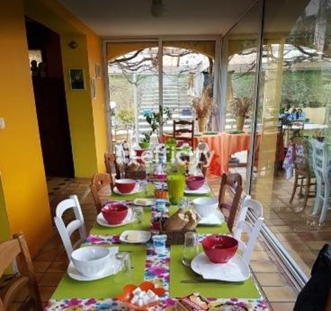 Maison - 221 m² - 7 pièces