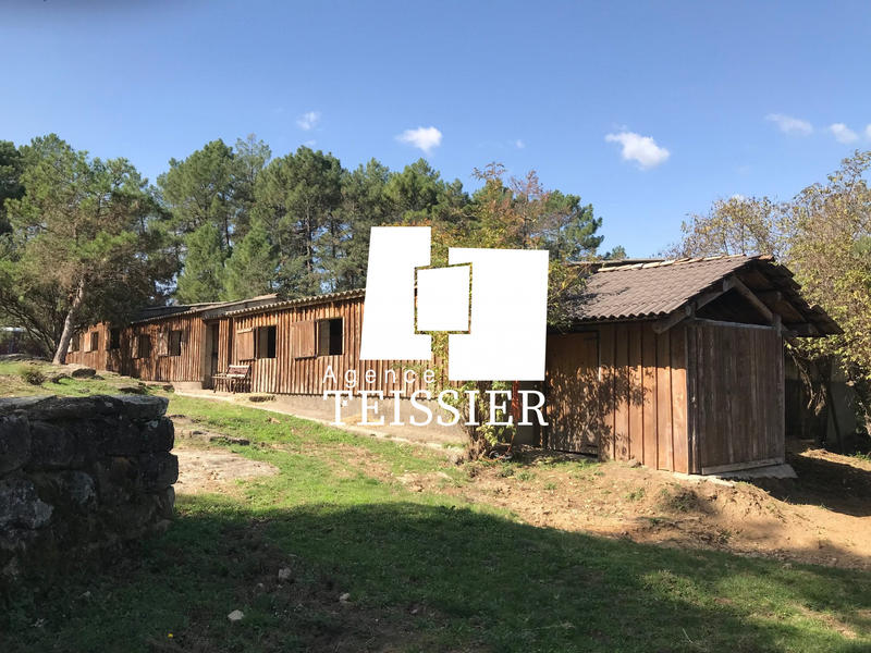 Maison - 270 m² - 18 pièces