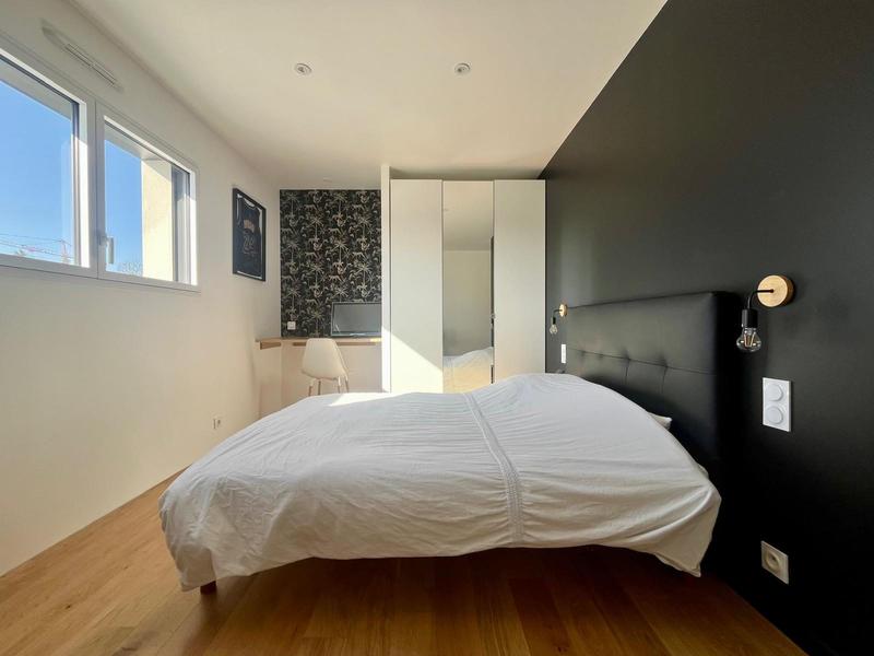 Maison contemporaine - 202 m² - 10 pièces