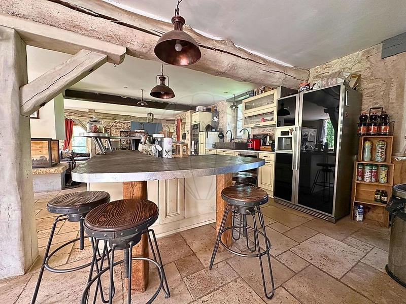 Propriété - 522 m² - 13 pièces