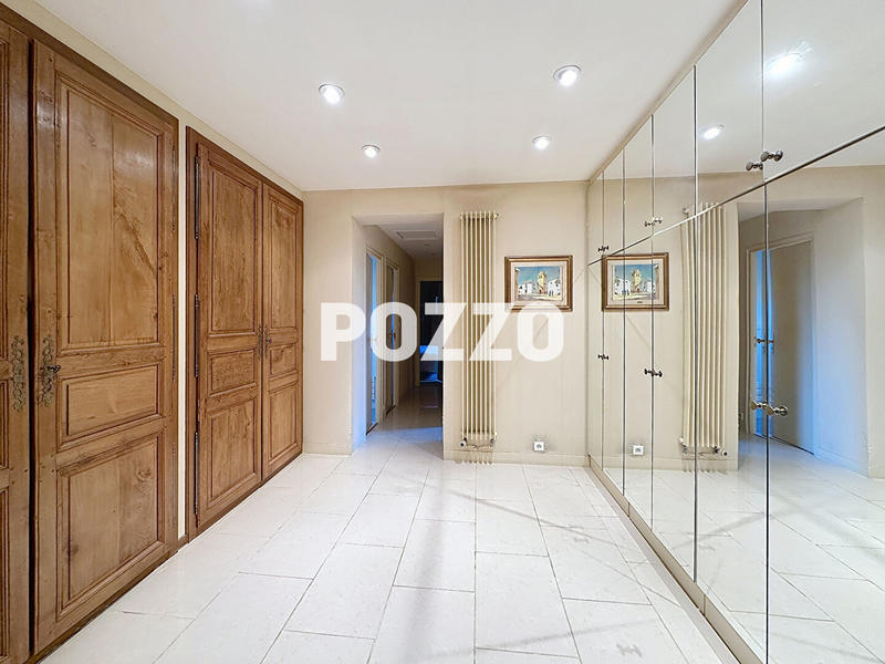 Maison - 270 m² - 10 pièces