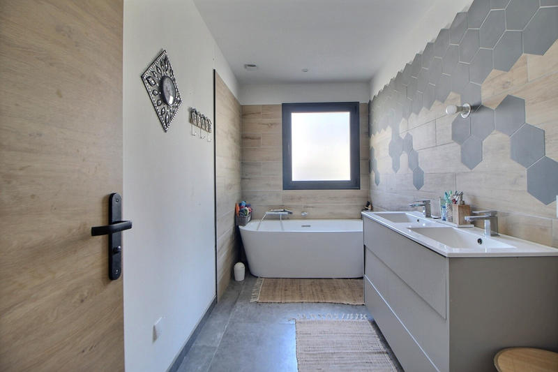 Maison - 175 m² - 5 pièces