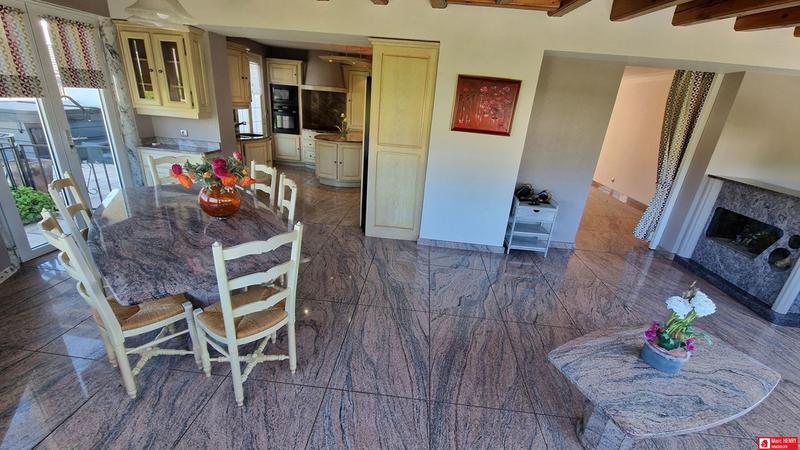 Maison traditionnelle - 164 m² - 5 pièces