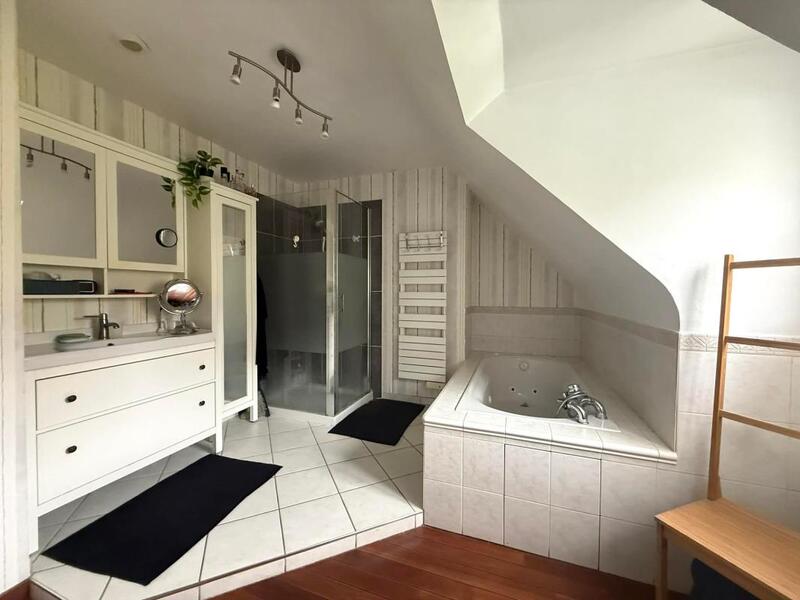 Maison - 290 m² - 8 pièces