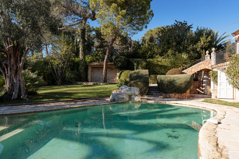 Propriété - 217 m² - 5 pièces