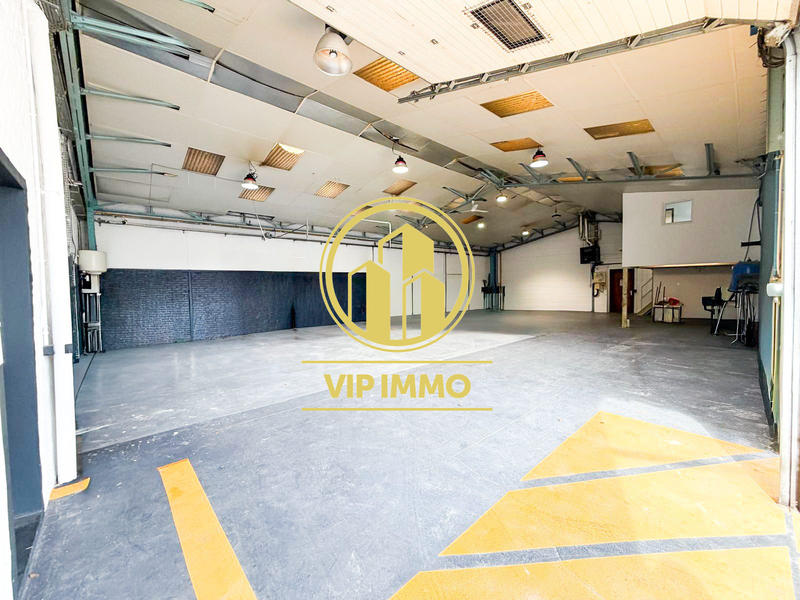 Local d'activités - 555 m²