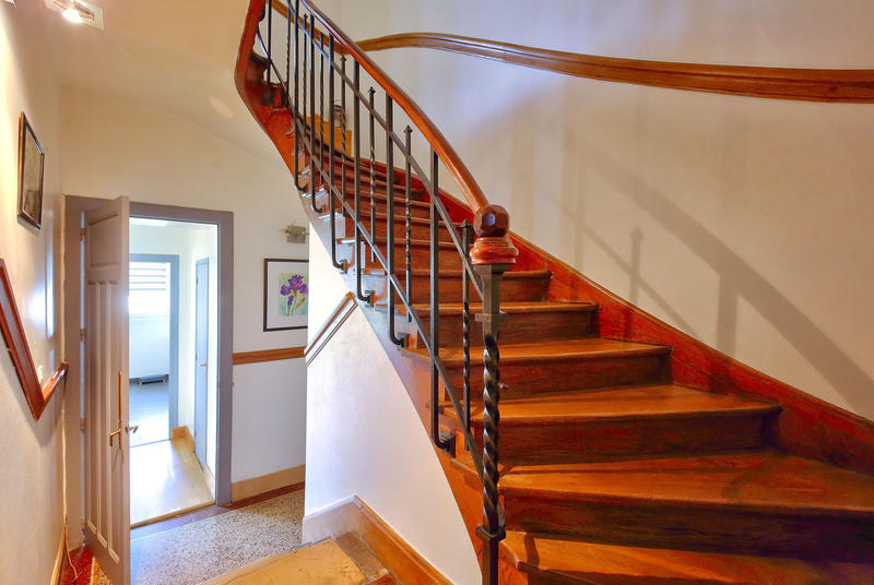 Propriété - 260 m² - 13 pièces