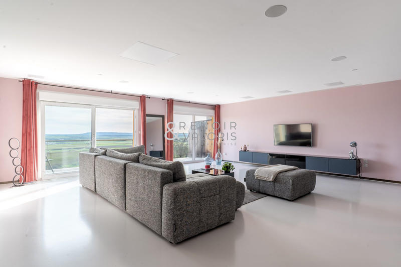 Maison - 223 m² - 6 pièces