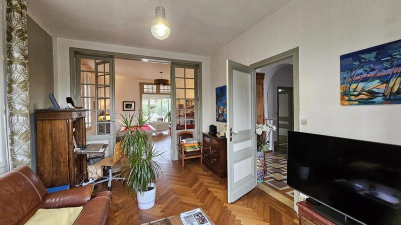 Maison - 260 m² - 12 pièces