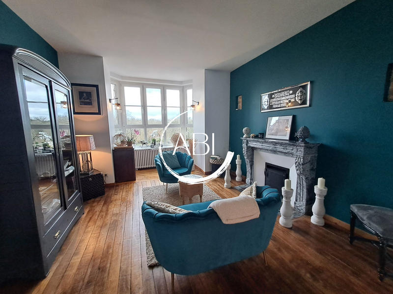 Maison - 231 m² - 8 pièces