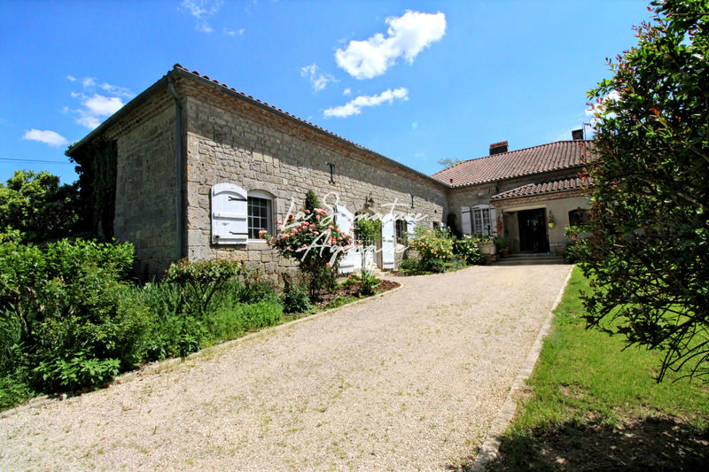 Maison - 275 m² - 8 pièces