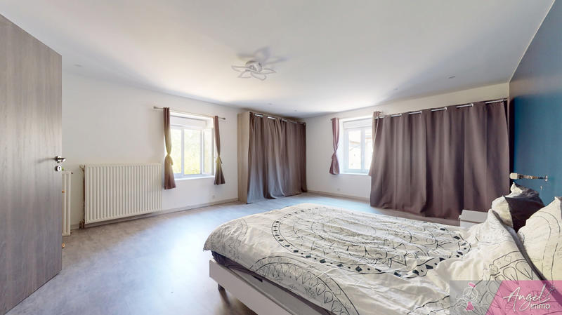 Maison - 168 m² - 8 pièces