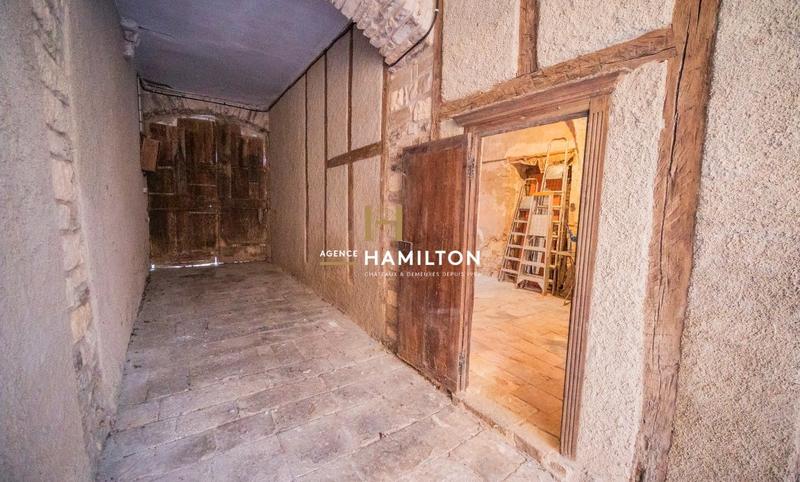 Propriété - 325 m² - 8 pièces